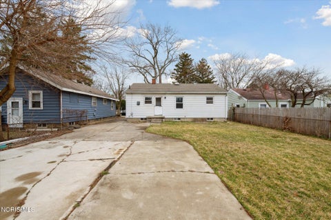 Tiny photo for 1352 Abbott Avenue, Toledo, OH 43614 (MLS # 10010650)