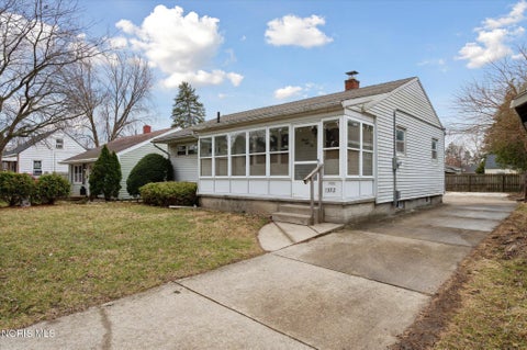 Tiny photo for 1352 Abbott Avenue, Toledo, OH 43614 (MLS # 10010650)