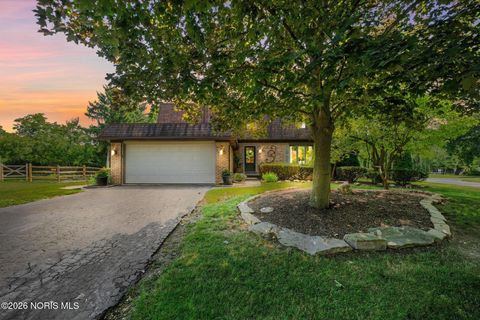 Photo of 641 Oak Knoll Drive, Perrysburg, OH 43551 (MLS # 10002808)