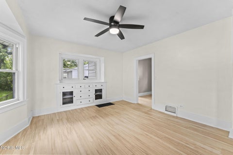 Tiny photo for 1941 Parkdale Avenue, Toledo, OH 43607 (MLS # 10012101)