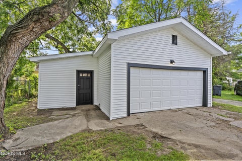 Tiny photo for 1941 Parkdale Avenue, Toledo, OH 43607 (MLS # 10012101)