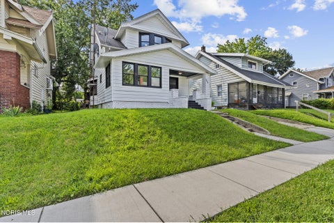 Tiny photo for 1941 Parkdale Avenue, Toledo, OH 43607 (MLS # 10012101)
