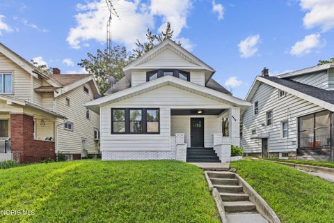Photo of 1941 Parkdale Avenue, Toledo, OH 43607 (MLS # 10012101)