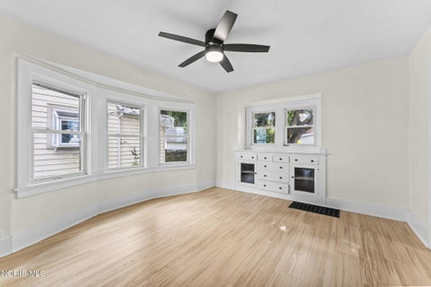 Tiny photo for 1941 Parkdale Avenue, Toledo, OH 43607 (MLS # 10012101)