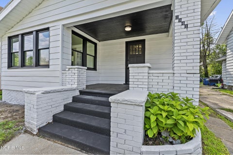 Tiny photo for 1941 Parkdale Avenue, Toledo, OH 43607 (MLS # 10012101)