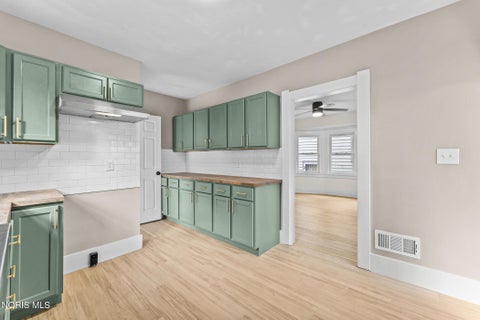 Tiny photo for 1941 Parkdale Avenue, Toledo, OH 43607 (MLS # 10012101)