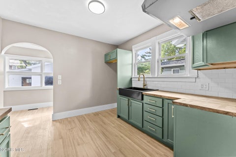 Tiny photo for 1941 Parkdale Avenue, Toledo, OH 43607 (MLS # 10012101)