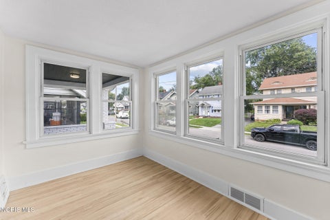 Tiny photo for 1941 Parkdale Avenue, Toledo, OH 43607 (MLS # 10012101)