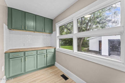 Tiny photo for 1941 Parkdale Avenue, Toledo, OH 43607 (MLS # 10012101)
