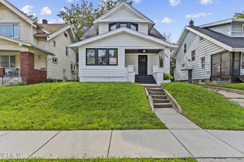 Tiny photo for 1941 Parkdale Avenue, Toledo, OH 43607 (MLS # 10012101)