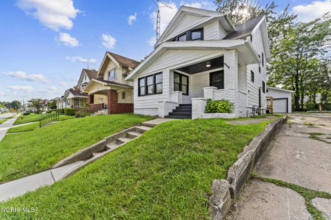 Tiny photo for 1941 Parkdale Avenue, Toledo, OH 43607 (MLS # 10012101)