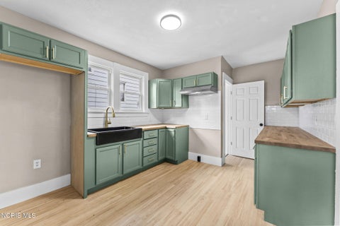 Tiny photo for 1941 Parkdale Avenue, Toledo, OH 43607 (MLS # 10012101)