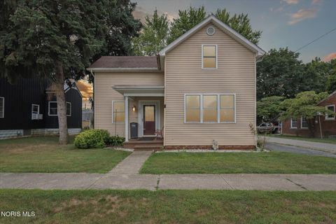 Photo of 207 Ash Avenue, Findlay, OH 45840 (MLS # 10004648)