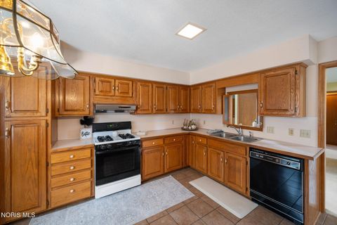 Tiny photo for 703 Anmarie Court, Oregon, OH 43616 (MLS # 10003945)