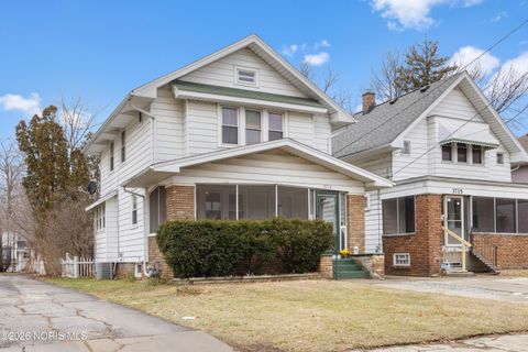 Photo of 3713 Hazelhurst Avenue, Toledo, OH 43612 (MLS # 10002756)