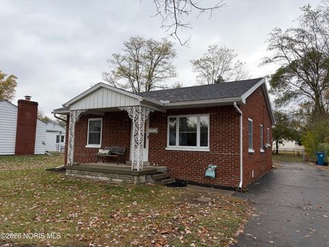 Photo of 5240 Silvertown Drive, Sylvania, OH 43560 (MLS # 10002714)