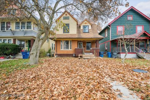 Photo of 408 Boston Place, Toledo, OH 43610 (MLS # 10001733)