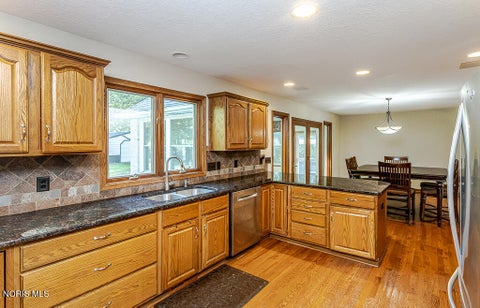 Tiny photo for 30526 E River Road, Perrysburg, OH 43551 (MLS # 10013286)