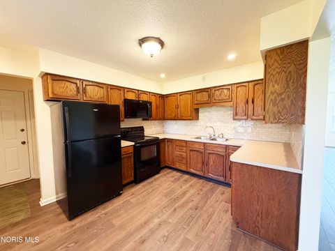 Tiny photo for 77 Barcelona Drive, Fostoria, OH 44830 (MLS # 10006885)