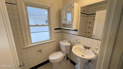 Tiny photo for 1938 Fernwood Avenue, Toledo, OH 43607 (MLS # 10004373)