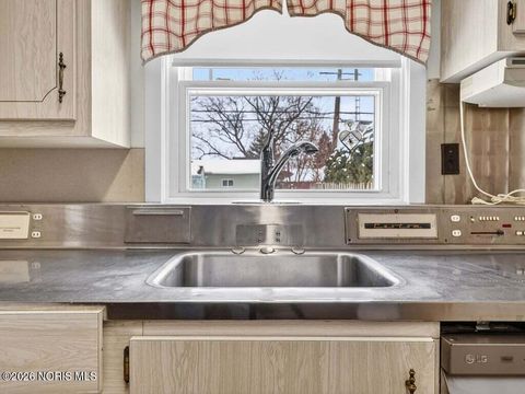 Tiny photo for 4510 Eastway Street, Toledo, OH 43612 (MLS # 10003849)