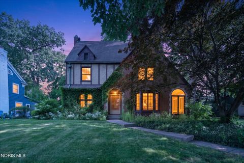Photo of 3412 Gallatin Road, Ottawa Hills, OH 43606 (MLS # 10009789)