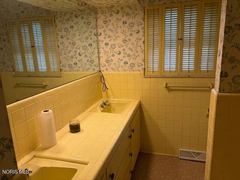 Tiny photo for 1936 W Crest Drive, Toledo, OH 43614 (MLS # 10004677)