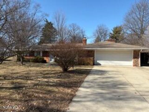 Photo of 1936 W Crest Drive, Toledo, OH 43614 (MLS # 10004677)