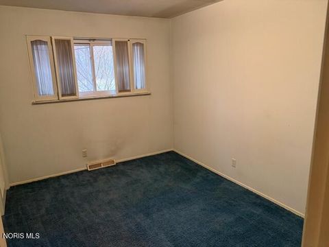 Tiny photo for 1936 W Crest Drive, Toledo, OH 43614 (MLS # 10004677)