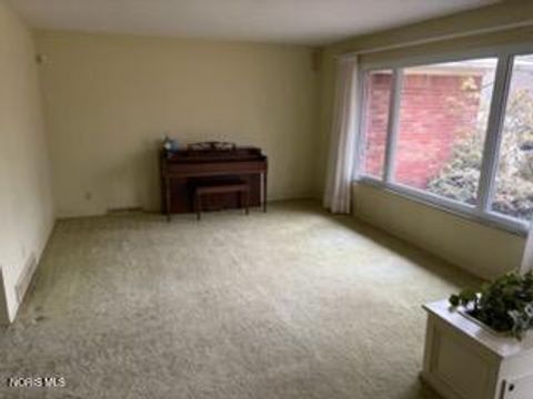 Tiny photo for 1936 W Crest Drive, Toledo, OH 43614 (MLS # 10004677)