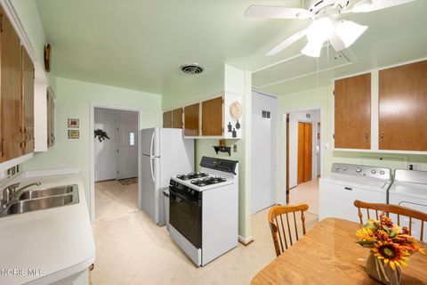 Tiny photo for 5806 Midwest Avenue, Toledo, OH 43613 (MLS # 10004394)