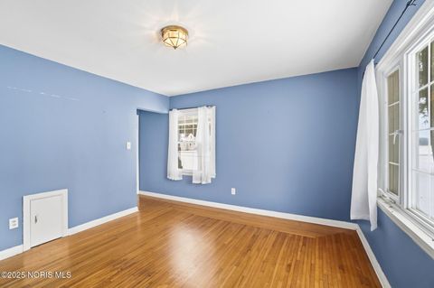 Tiny photo for 1561 N Stadium Road, Oregon, OH 43616 (MLS # 10002209)