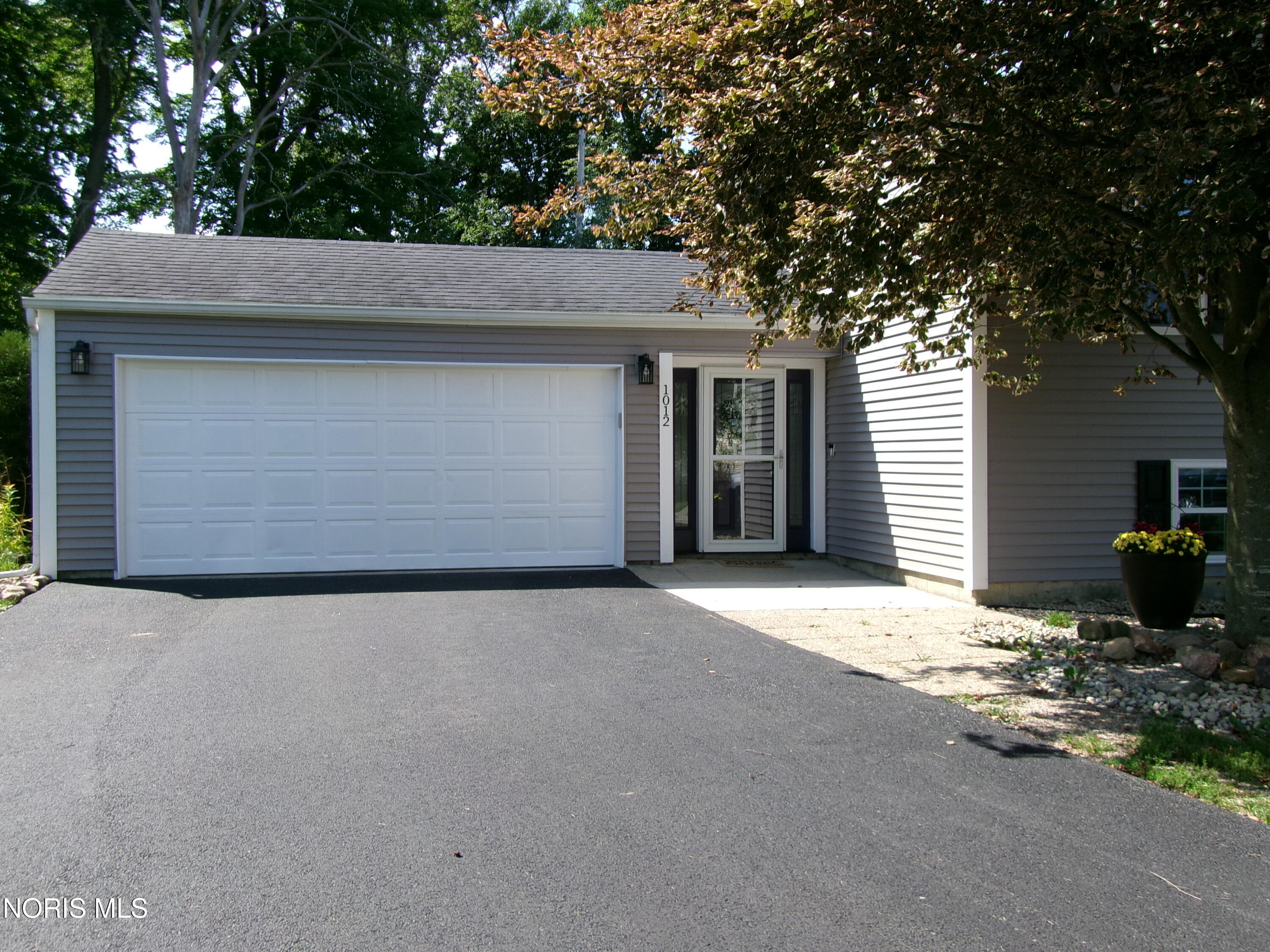 1012 Lakehurst Drive