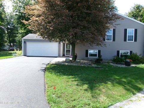 Photo of 1012 Lakehurst Drive, Northwood, OH 43619 (MLS # 10013162)