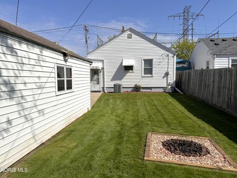 Tiny photo for 10 E Crawford Avenue, Toledo, OH 43612 (MLS # 10007228)