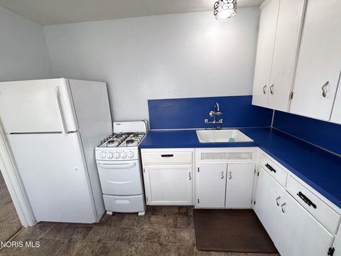 Tiny photo for 10 E Crawford Avenue, Toledo, OH 43612 (MLS # 10007228)
