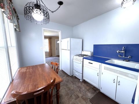 Tiny photo for 10 E Crawford Avenue, Toledo, OH 43612 (MLS # 10007228)