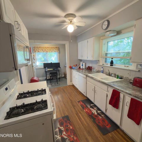 Tiny photo for 4142 Lowe Road, Toledo, OH 43612 (MLS # 10014334)