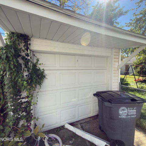 Tiny photo for 4142 Lowe Road, Toledo, OH 43612 (MLS # 10014334)