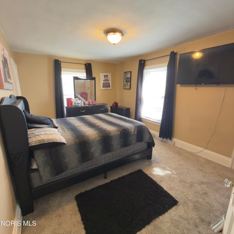 Tiny photo for 4142 Lowe Road, Toledo, OH 43612 (MLS # 10014334)