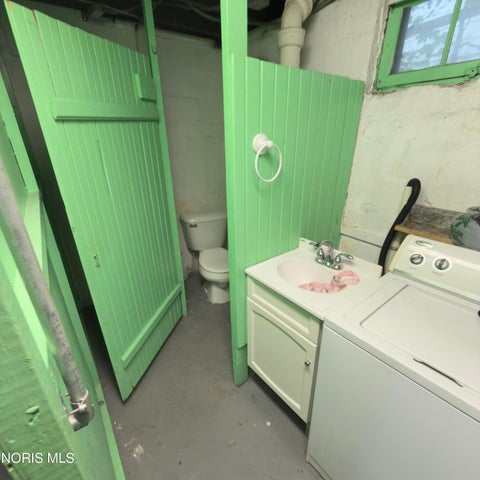 Tiny photo for 4142 Lowe Road, Toledo, OH 43612 (MLS # 10014334)