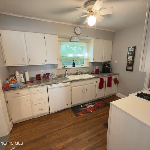 Tiny photo for 4142 Lowe Road, Toledo, OH 43612 (MLS # 10014334)