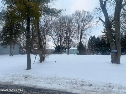 Photo of 3816 Loch Lomond Avenue, Toledo, OH 43607 (MLS # 10003794)