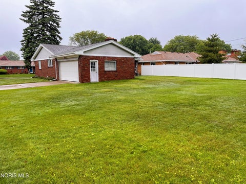 Tiny photo for 641 Holly Drive, Oregon, OH 43616 (MLS # 10008665)