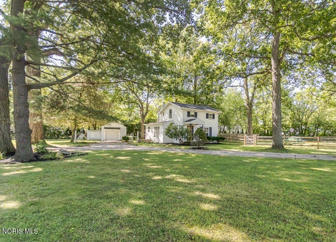 Photo of 362 Dulton Drive, Toledo, OH 43615 (MLS # 10011598)