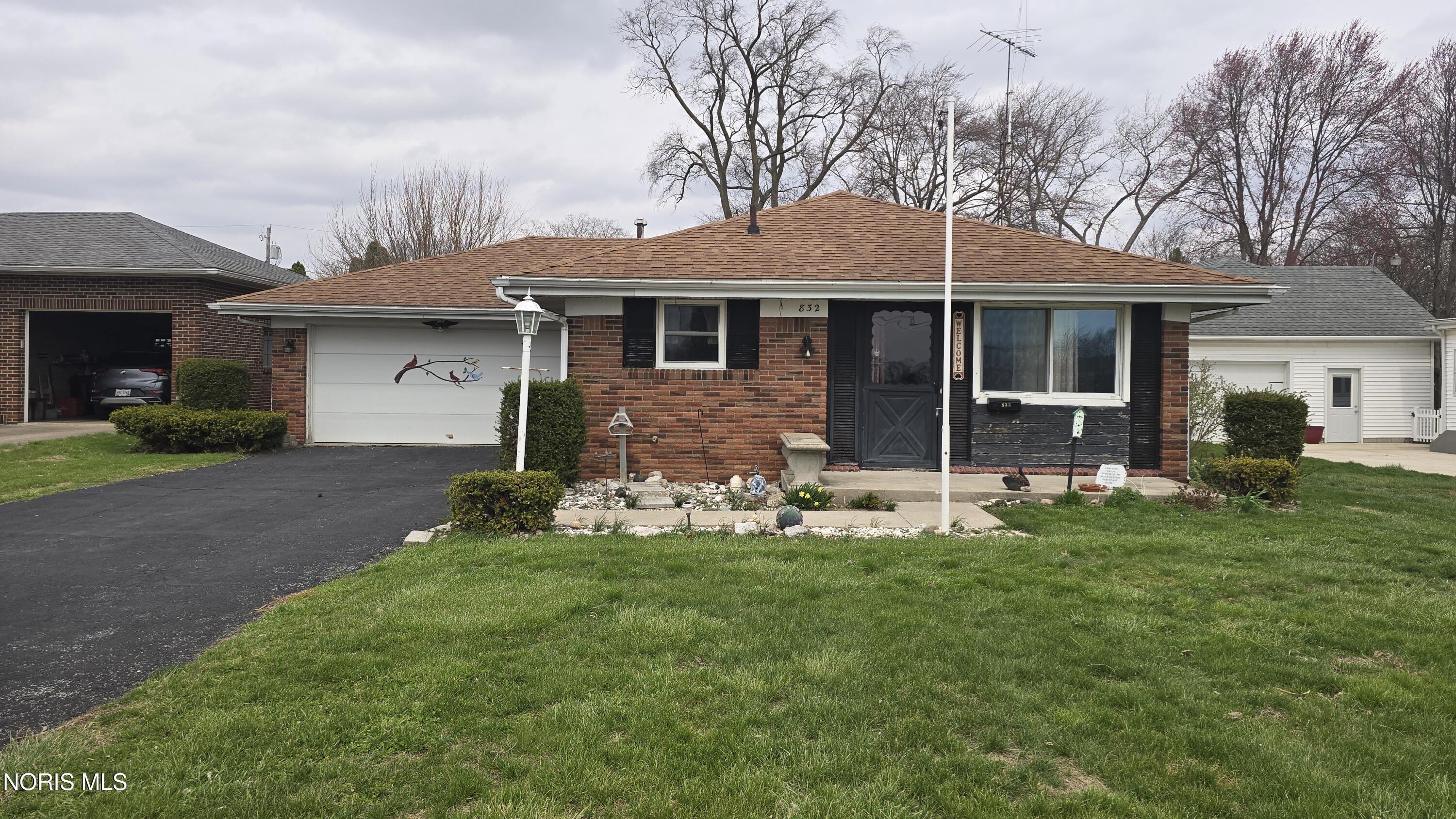 832 W Riverview Avenue