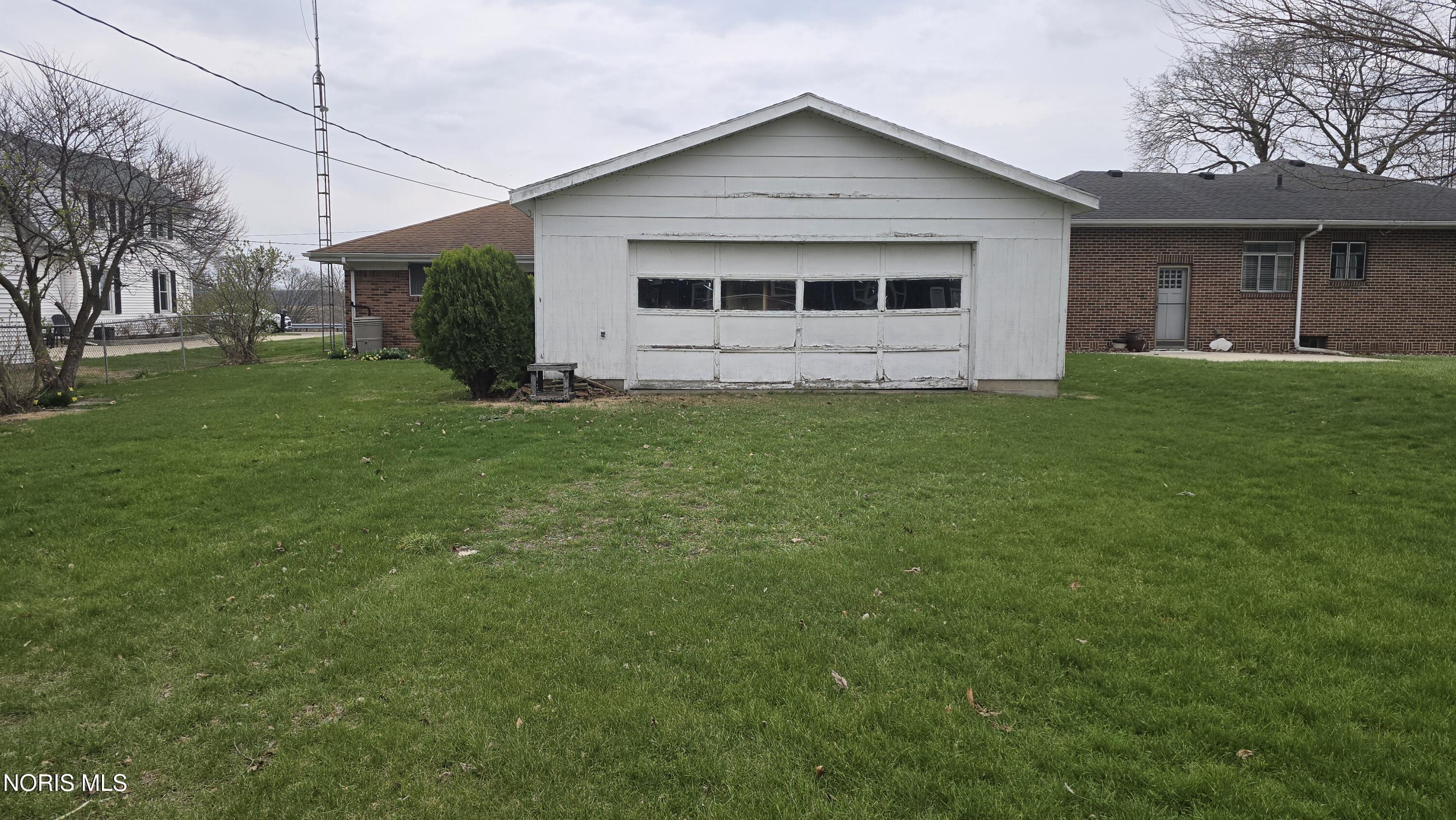 832 W Riverview Avenue