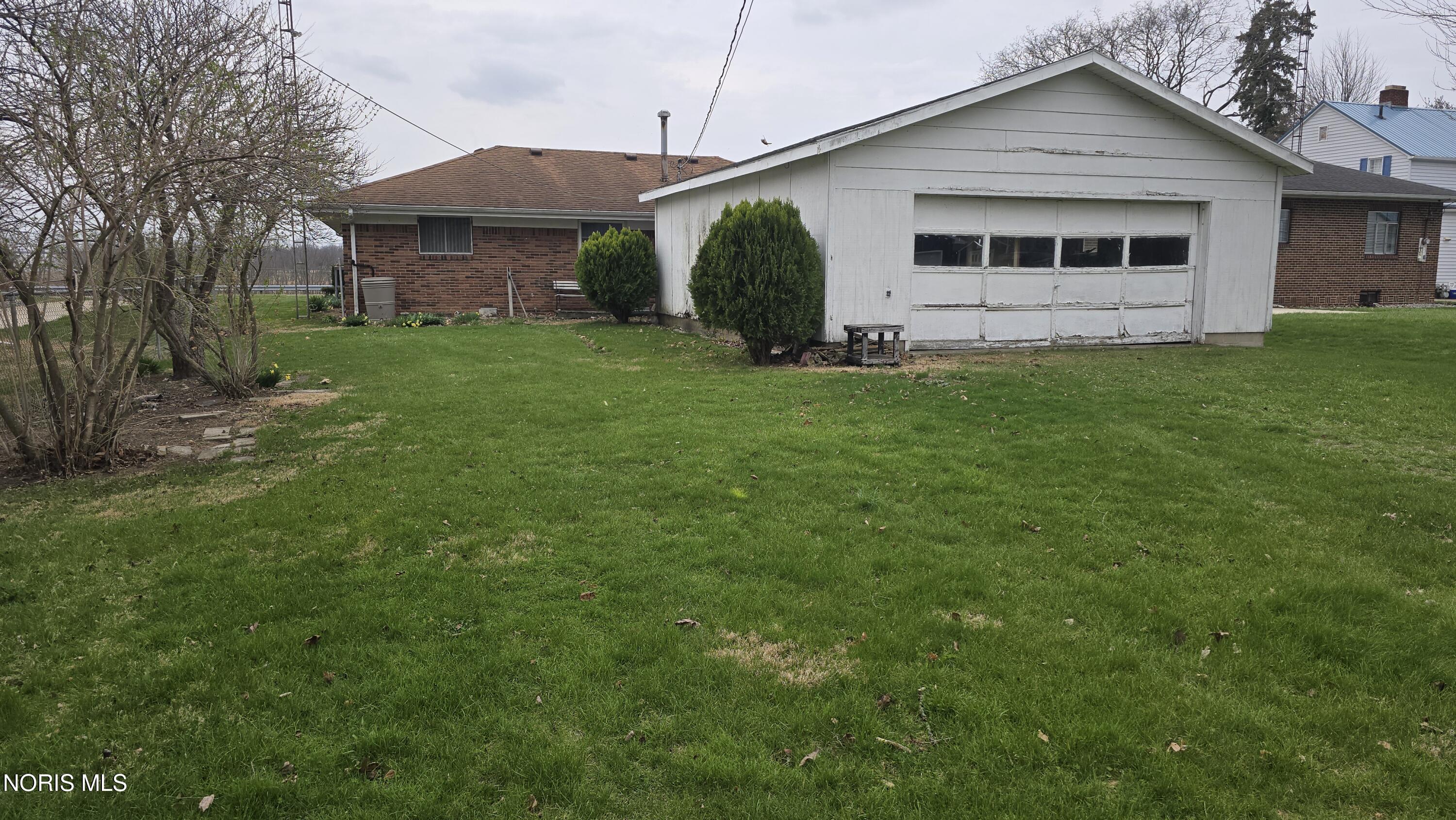 832 W Riverview Avenue