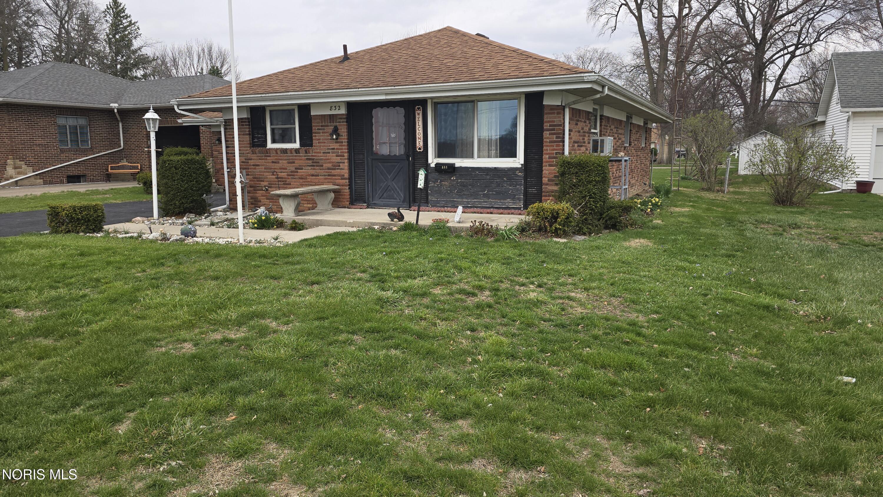 832 W Riverview Avenue