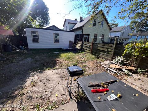 Tiny photo for 1431 N Michigan Street, Toledo, OH 43604 (MLS # 10000555)